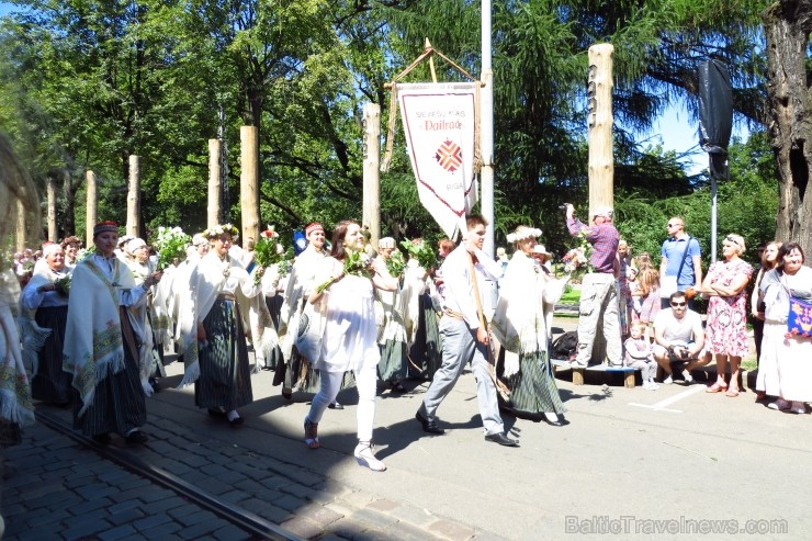 XXV Vispārējo latviešu Dziesmu un XV Deju svētku gājiens - atrodi savu kolektīvu. 100180