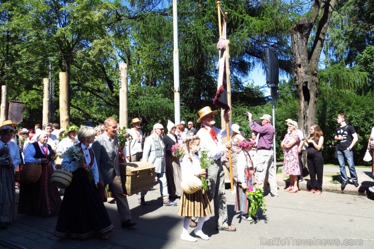 XXV Vispārējo latviešu Dziesmu un XV Deju svētku gājiens - atrodi savu kolektīvu. 100193