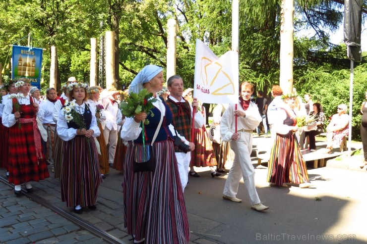 XXV Vispārējo latviešu Dziesmu un XV Deju svētku gājiens - atrodi savu kolektīvu. 100305