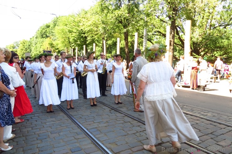 XXV Vispārējo latviešu Dziesmu un XV Deju svētku gājiens - atrodi savu kolektīvu. 100330