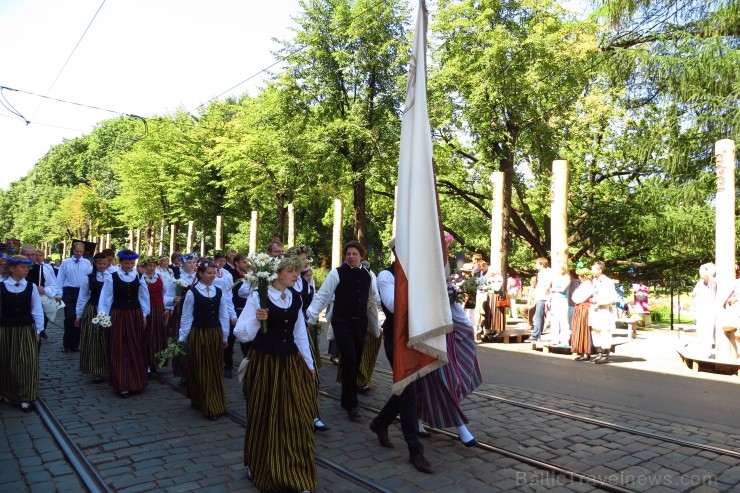 XXV Vispārējo latviešu Dziesmu un XV Deju svētku gājiens - atrodi savu kolektīvu. 100343