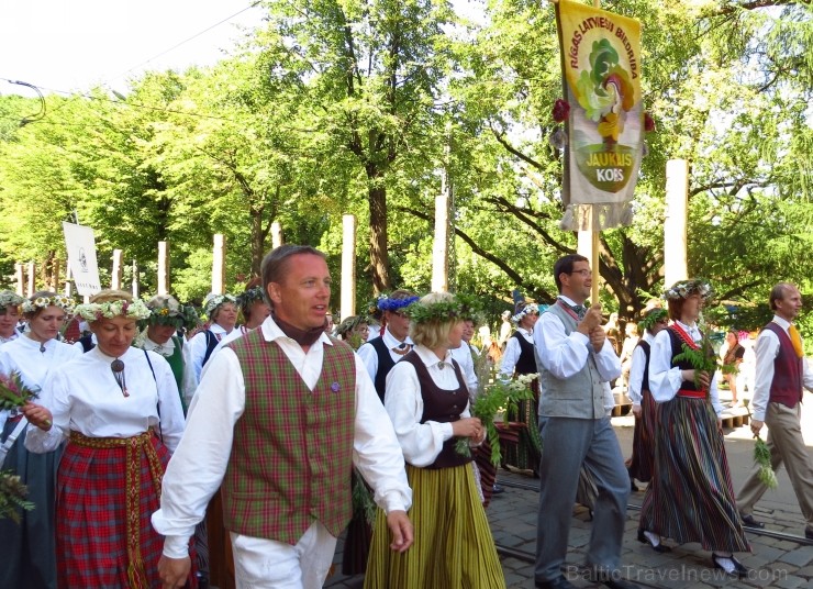 XXV Vispārējo latviešu Dziesmu un XV Deju svētku gājiens - atrodi savu kolektīvu. 100356