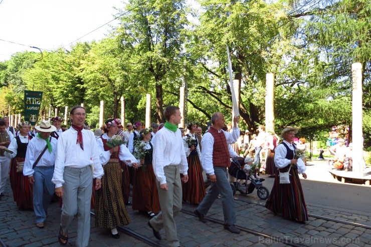 XXV Vispārējo latviešu Dziesmu un XV Deju svētku gājiens - atrodi savu kolektīvu. 100357