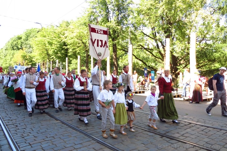 XXV Vispārējo latviešu Dziesmu un XV Deju svētku gājiens - atrodi savu kolektīvu. 100360