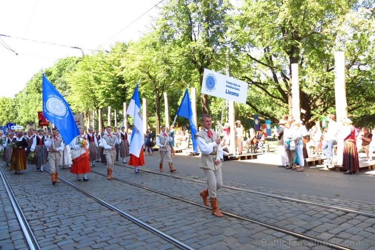 XXV Vispārējo latviešu Dziesmu un XV Deju svētku gājiens - atrodi savu kolektīvu. 100361