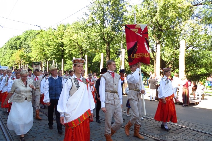 XXV Vispārējo latviešu Dziesmu un XV Deju svētku gājiens - atrodi savu kolektīvu. 100362