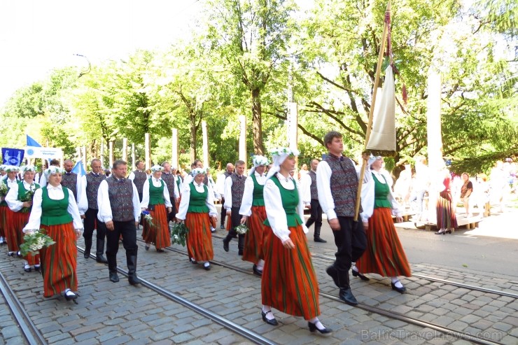 XXV Vispārējo latviešu Dziesmu un XV Deju svētku gājiens - atrodi savu kolektīvu. 100363