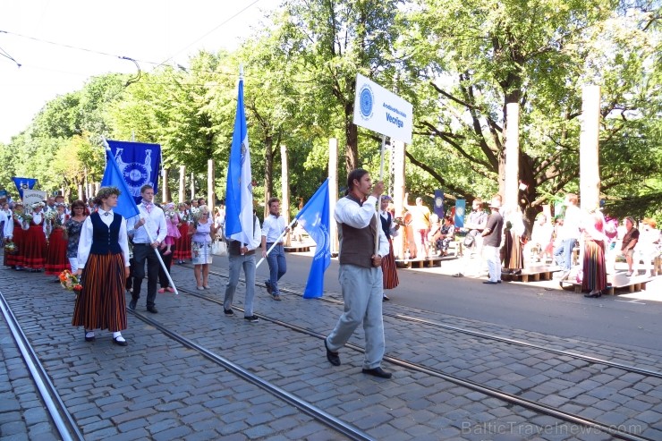 XXV Vispārējo latviešu Dziesmu un XV Deju svētku gājiens - atrodi savu kolektīvu. 100364