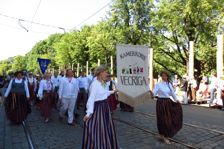 XXV Vispārējo latviešu Dziesmu un XV Deju svētku gājiens - atrodi savu kolektīvu. 100366