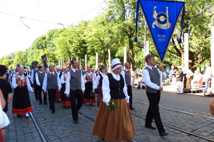 XXV Vispārējo latviešu Dziesmu un XV Deju svētku gājiens - atrodi savu kolektīvu. 100367