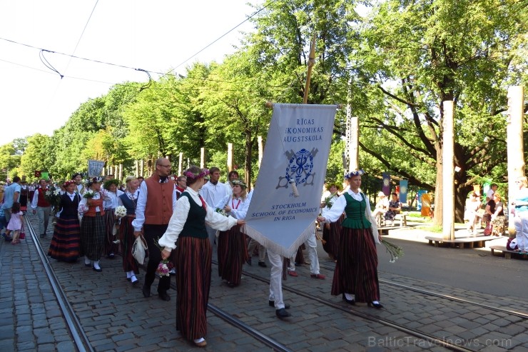 XXV Vispārējo latviešu Dziesmu un XV Deju svētku gājiens - atrodi savu kolektīvu. 100390