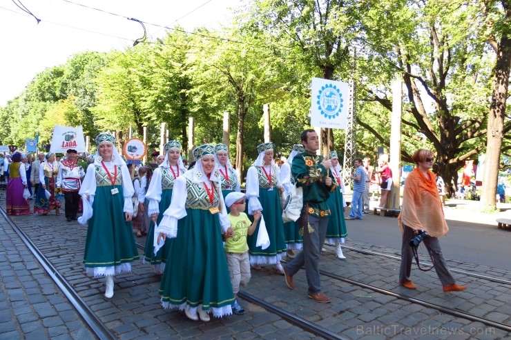 XXV Vispārējo latviešu Dziesmu un XV Deju svētku gājiens - atrodi savu kolektīvu. 100415