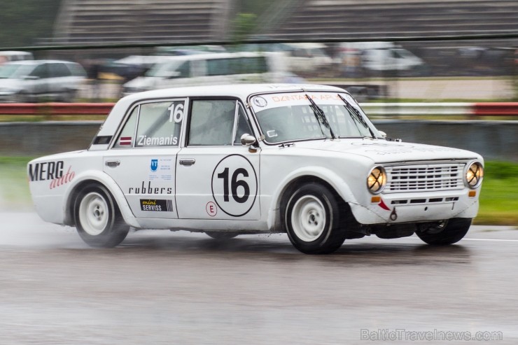 Aizvadītas retro automobīļu sacensības «Motormuzeja kauss 2013» 100894