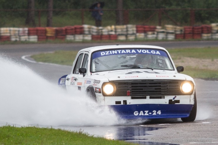 Aizvadītas retro automobīļu sacensības «Motormuzeja kauss 2013» 100912