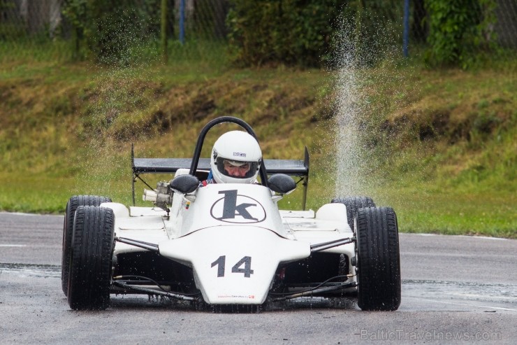 Aizvadītas retro automobīļu sacensības «Motormuzeja kauss 2013» 100926