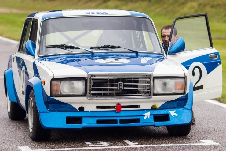 Aizvadītas retro automobīļu sacensības «Motormuzeja kauss 2013» 100930