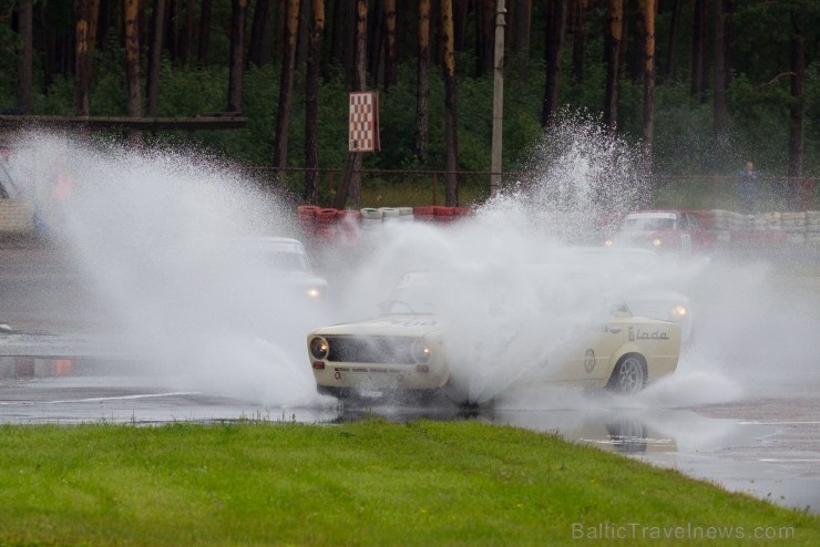 Aizvadītas retro automobīļu sacensības «Motormuzeja kauss 2013» 100936