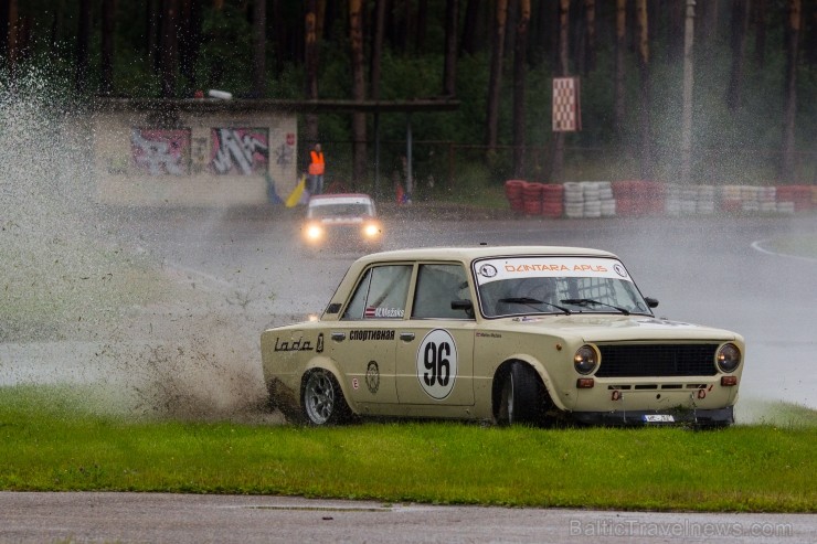 Aizvadītas retro automobīļu sacensības «Motormuzeja kauss 2013» 100937