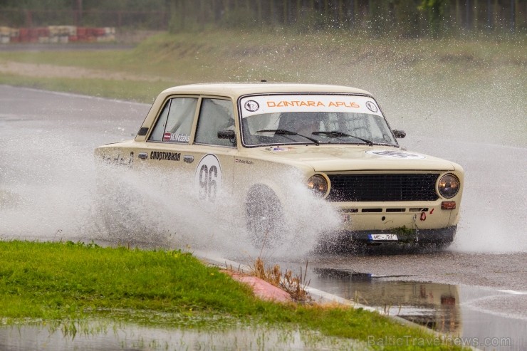 Aizvadītas retro automobīļu sacensības «Motormuzeja kauss 2013» 100938