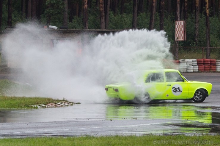 Aizvadītas retro automobīļu sacensības «Motormuzeja kauss 2013» 100942