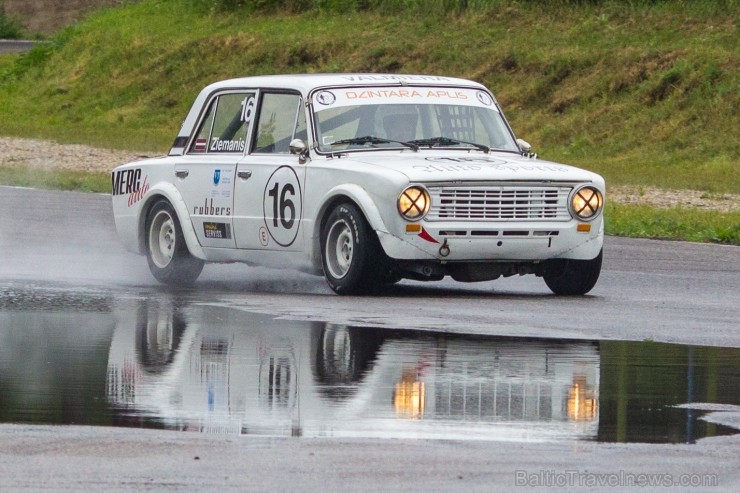 Aizvadītas retro automobīļu sacensības «Motormuzeja kauss 2013» 100947