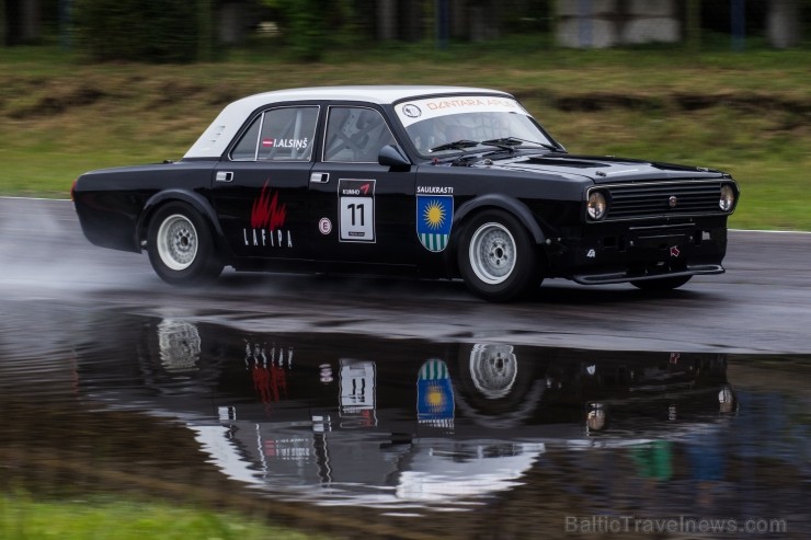 Aizvadītas retro automobīļu sacensības «Motormuzeja kauss 2013» 100962