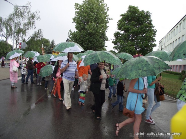 Latvijas valsts meži  svētku gājienā. 101002