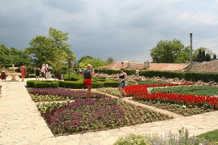 Balčika dārzs ir kādreizējās Rumānijas karalines Marijas vasaras rezidences, tajā atrodas arī botāniskais dārzs,  kurā ir vairāk nekā 3000 augu veidu. 101012