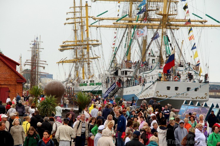 Starptautiskās burukuģu un jahtu regates The Tall Ships Races 2013 dalībnieki pirms došanās uz Rīgu ieradās Ventspilī, kur tos varēja apskatīt Ostas i 101361