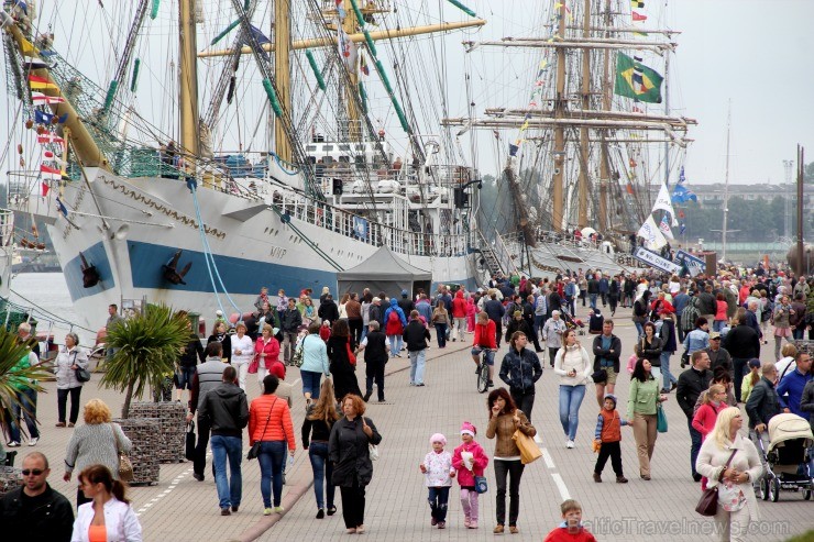 Starptautiskās burukuģu un jahtu regates The Tall Ships Races 2013 dalībnieki pirms došanās uz Rīgu ieradās Ventspilī, kur tos varēja apskatīt Ostas i 101378