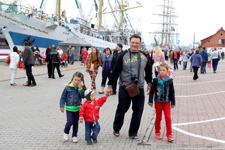 Starptautiskās burukuģu un jahtu regates The Tall Ships Races 2013 dalībnieki pirms došanās uz Rīgu ieradās Ventspilī, kur tos varēja apskatīt Ostas i 101385