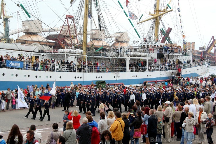 Starptautiskās burukuģu un jahtu regates The Tall Ships Races 2013 dalībnieki pirms došanās uz Rīgu ieradās Ventspilī, kur tos varēja apskatīt Ostas i 101392