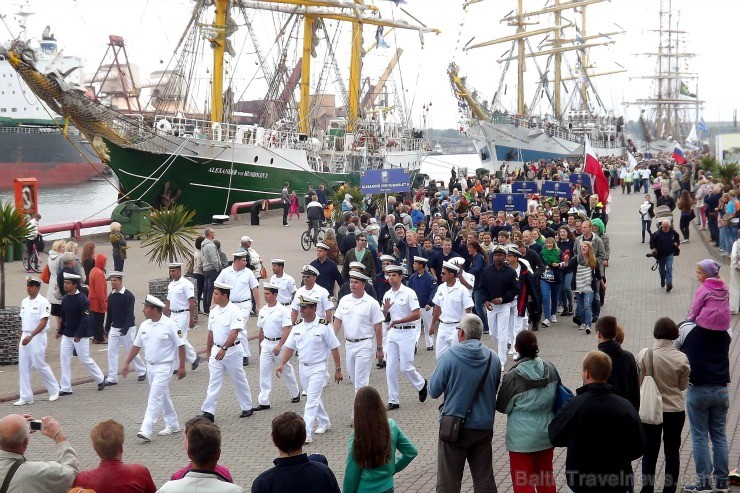 Starptautiskās burukuģu un jahtu regates The Tall Ships Races 2013 dalībnieki pirms došanās uz Rīgu ieradās Ventspilī, kur tos varēja apskatīt Ostas i 101396