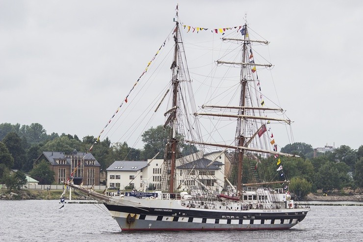 «The Tall Ships Races» pirmās dienas aktivitātes Rīgā pulcē tūkstošiem apmeklētāju 101512