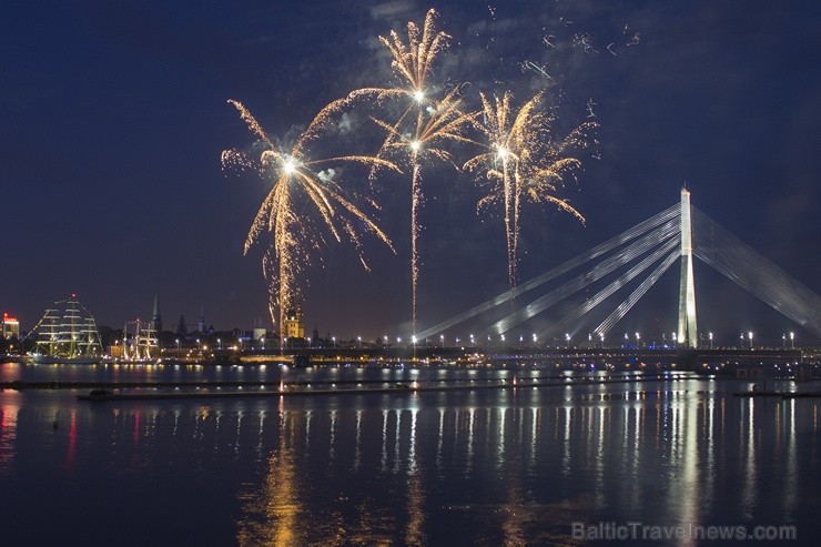 Rīga uzsauc par godu regatei «The Tall Ships Races 2013» grandiozu salūtu 101686