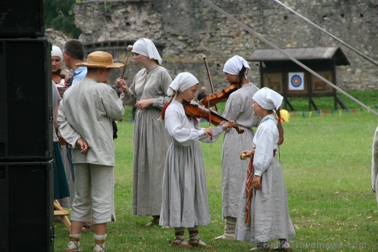 2013. gada 27. jūlijā aizvadīti krāšņie Cēsu svētki - www.cesis.lv 101988