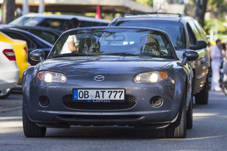 Konkursa «Jaunais vilnis» dalībnieku un apmeklētāju auto parks pārsteidz ikvienu 102136