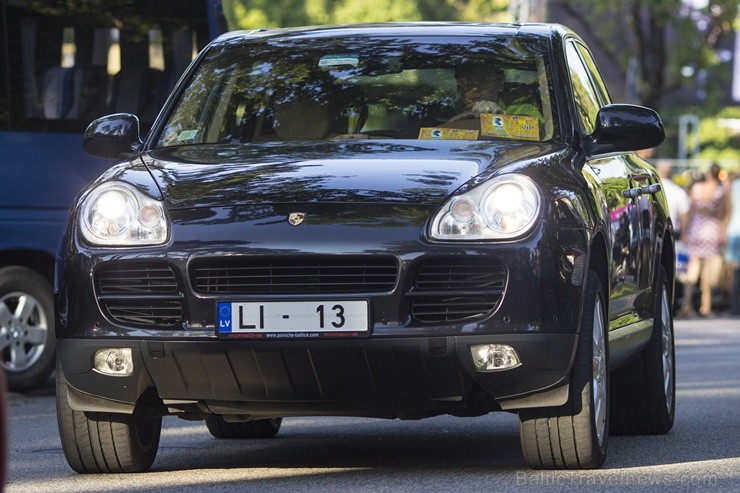 Konkursa «Jaunais vilnis» dalībnieku un apmeklētāju auto parks pārsteidz ikvienu 102142