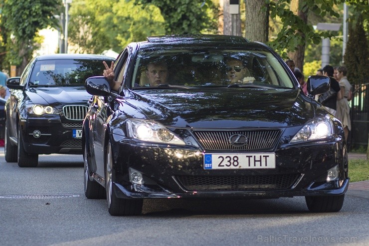 Konkursa «Jaunais vilnis» dalībnieku un apmeklētāju auto parks pārsteidz ikvienu 102155