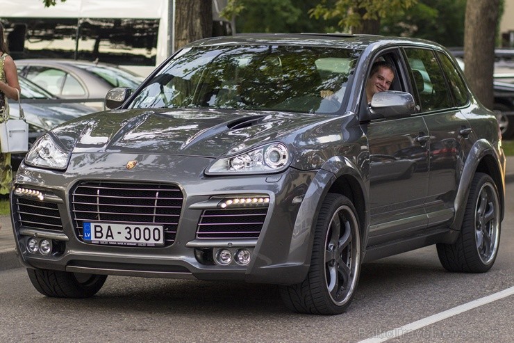 Konkursa «Jaunais vilnis» dalībnieku un apmeklētāju auto parks pārsteidz ikvienu 102181