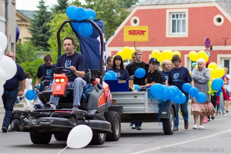 Ar svētku gājienu atklāti Limbažu pilsētas svētki 102370