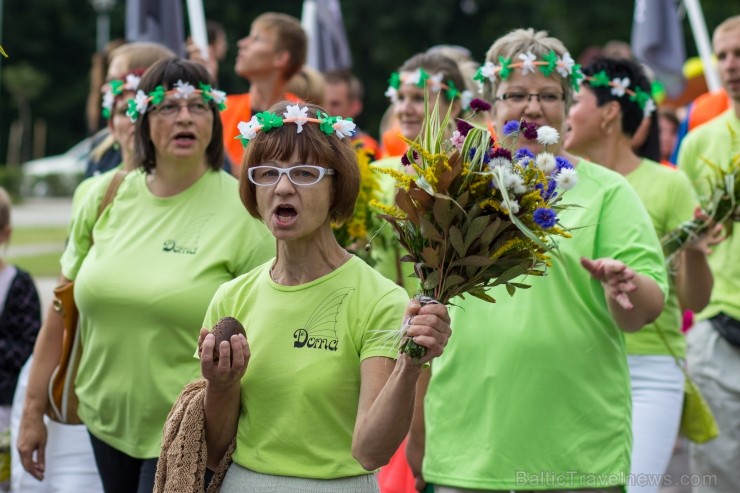 Ar svētku gājienu atklāti Limbažu pilsētas svētki 102380