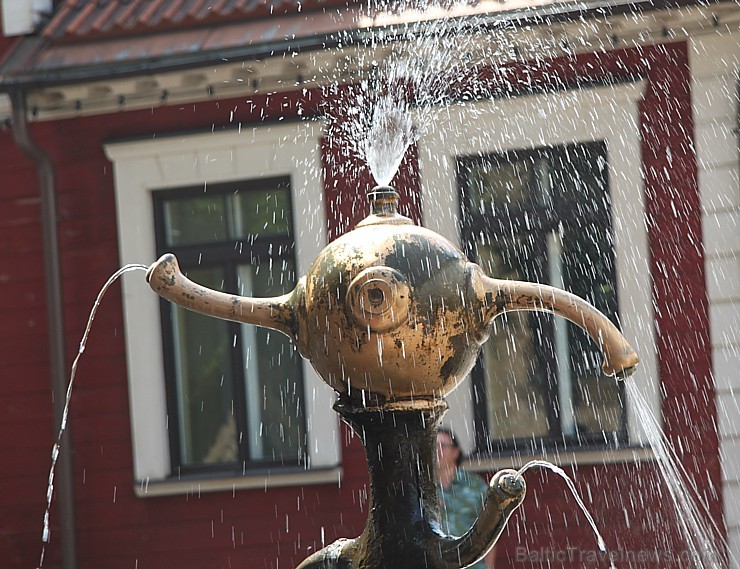 Berga bazārā uzstādītā ūdens strūklaka atgādina, ka tieši te bija Rīgas pirmā degvielas stacija 102391