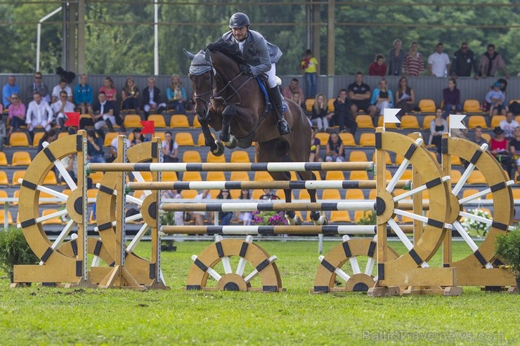 Kleistos norisinājies Pasaules kausa posms jāšanas sportā šķēršļu pārvarēšanā 102725