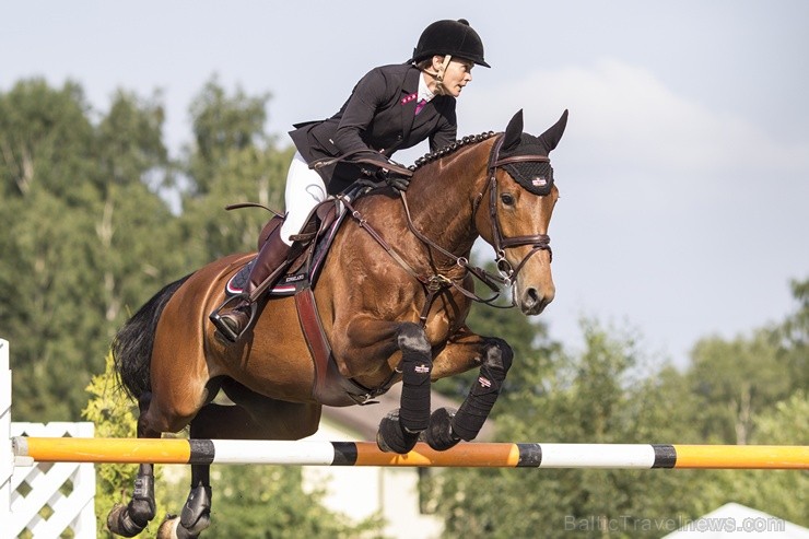 Kleistos norisinājies Pasaules kausa posms jāšanas sportā šķēršļu pārvarēšanā 102739