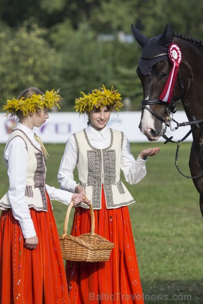 Kleistos norisinājies Pasaules kausa posms jāšanas sportā šķēršļu pārvarēšanā 102745