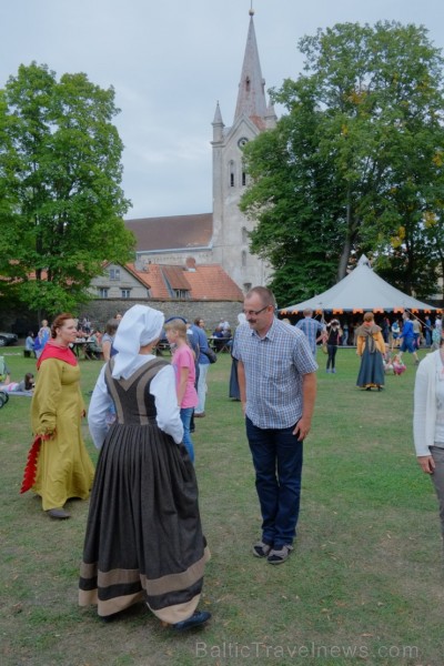 2013. gada 10. augustā Cēsu pilī atgriezās viduslaiki. Visas dienas garumā pils apmeklētājus priecēja viduslaiku mūzika un dejas, bruņinieku un lokšāv 102944