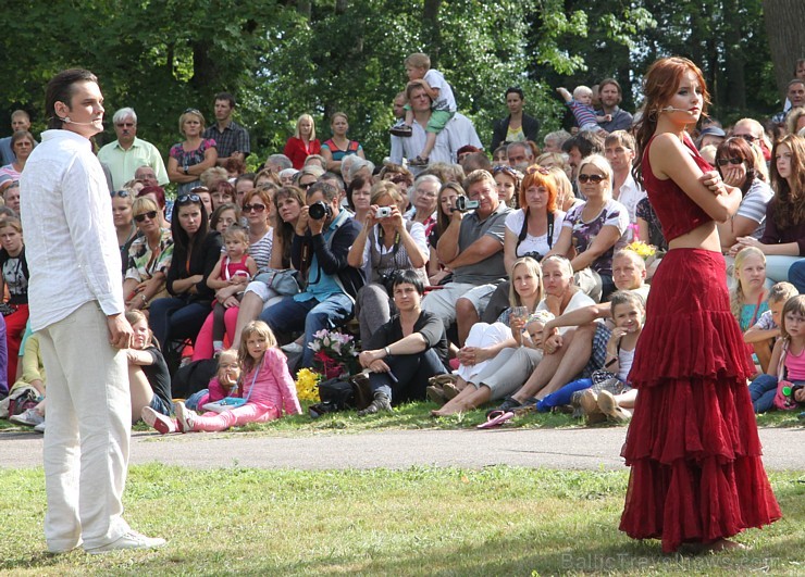 Dikļu pils parkā jau ceturto reizi norisinājās Dārza svētki, kas vienlaikus bija arī 10 gadu jubilejas svinības pēc pils rekonstrukcijas - www.Diklupi 103056