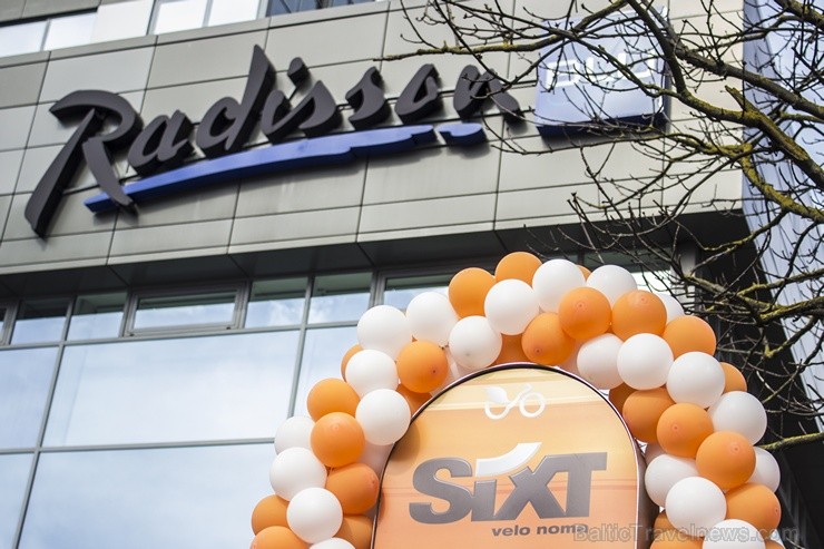 Pretim viesnīcai Radisson Blu Hotel Latvija atklāts SiXT velo nomas punkts - www.sixt.lv 103240