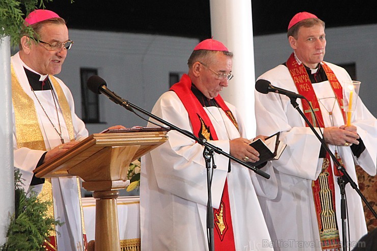 Svētās Jaunavas Marijas debesīs uzņemšanas svētki Aglonā 14.08.2013 - Tautas Krusta ceļš 103217